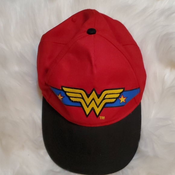 Wonder Women T-shirt,Hat & Socks set - Picture 6 of 10